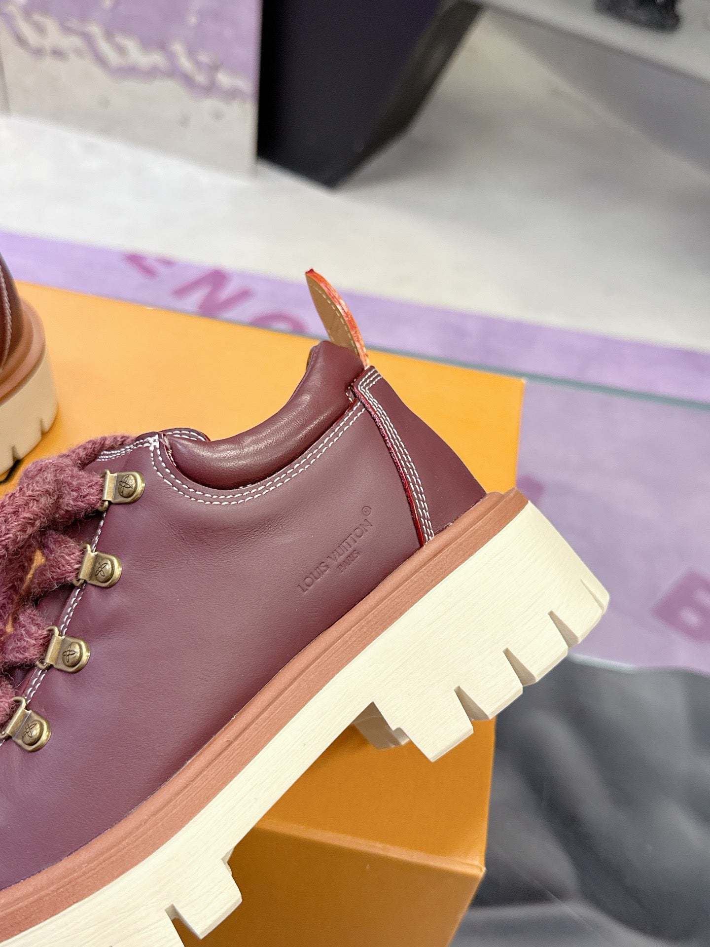 SHOES-LV-LY-555