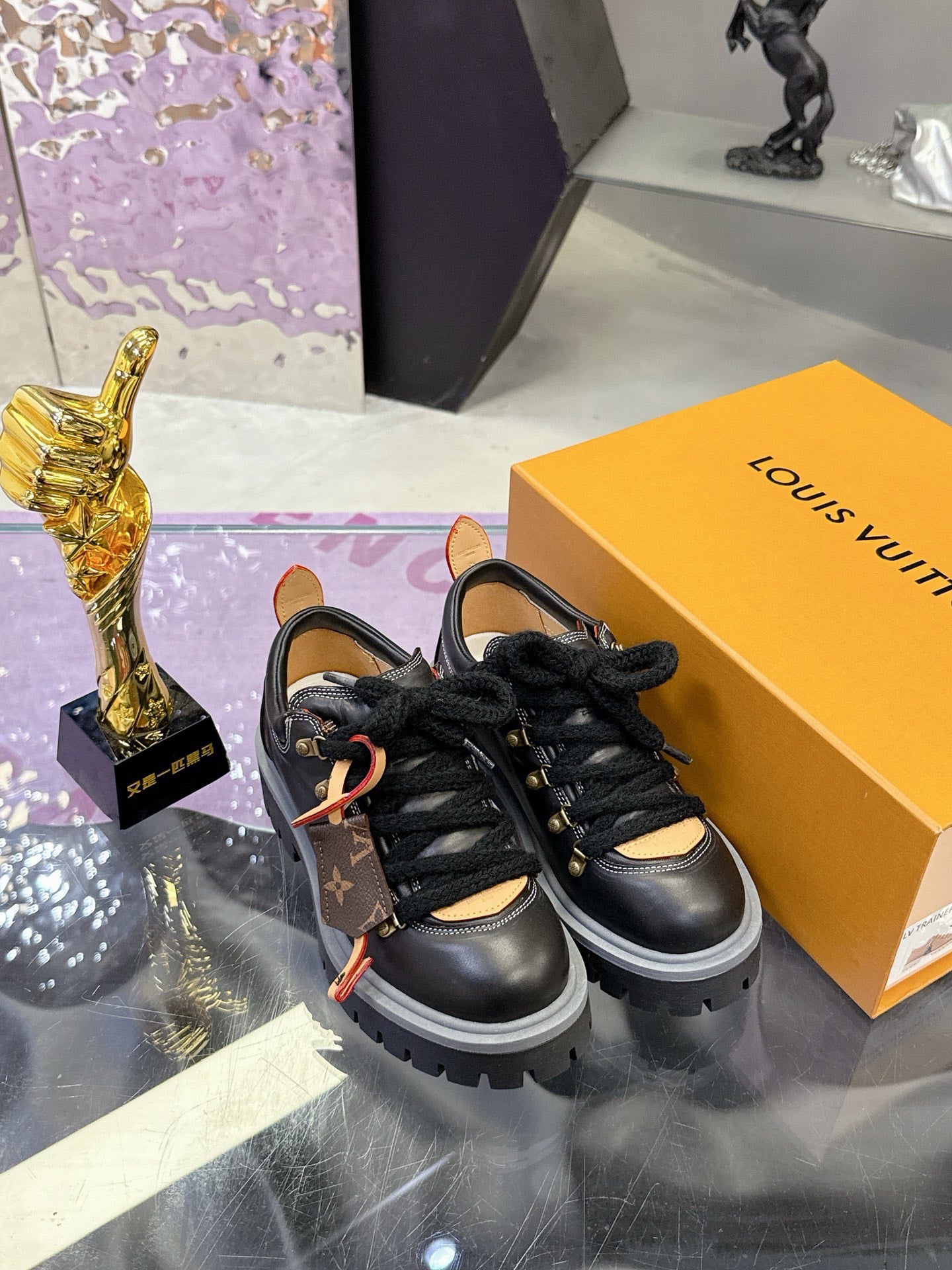 SHOES-LV-LY-556
