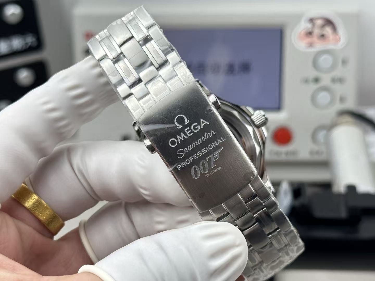 WATCH-OMG-W-003