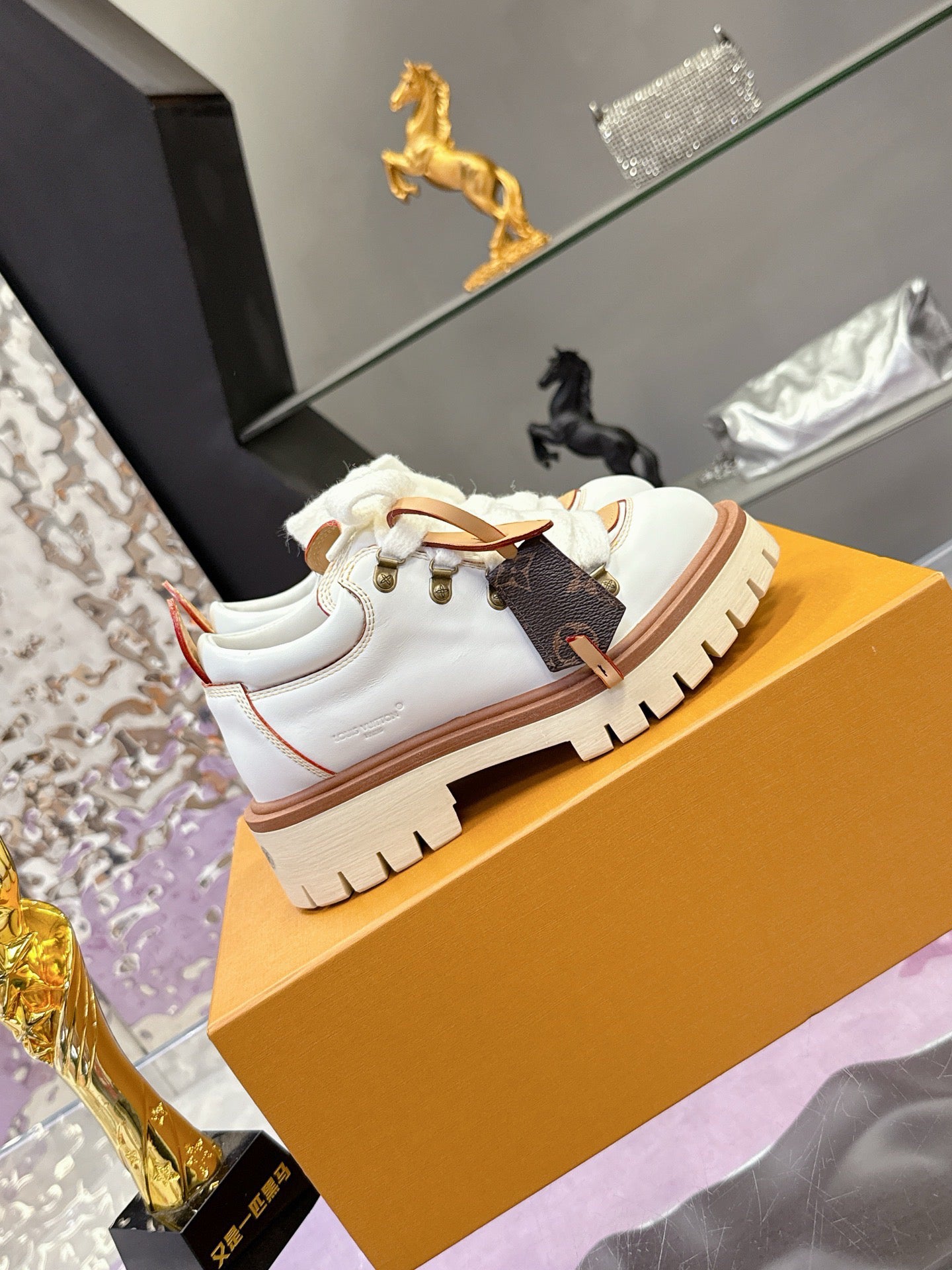 SHOES-LV-LY-560