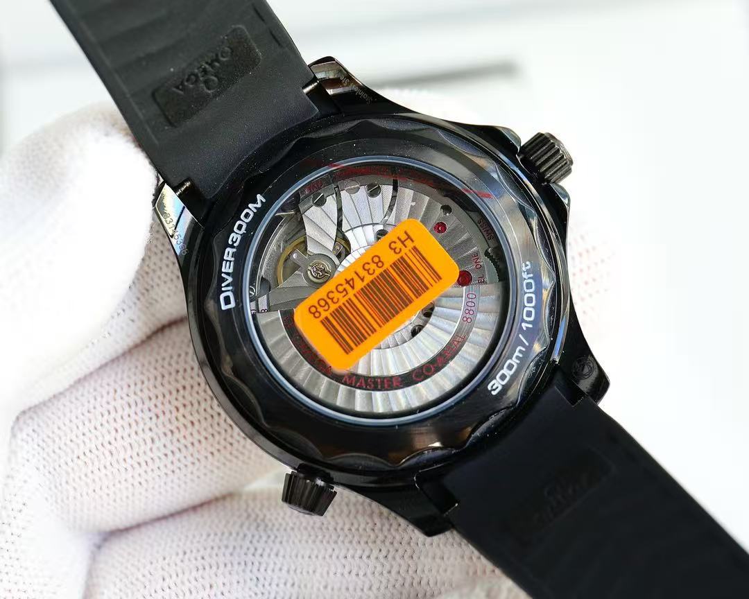 WATCH-OMG-W-004