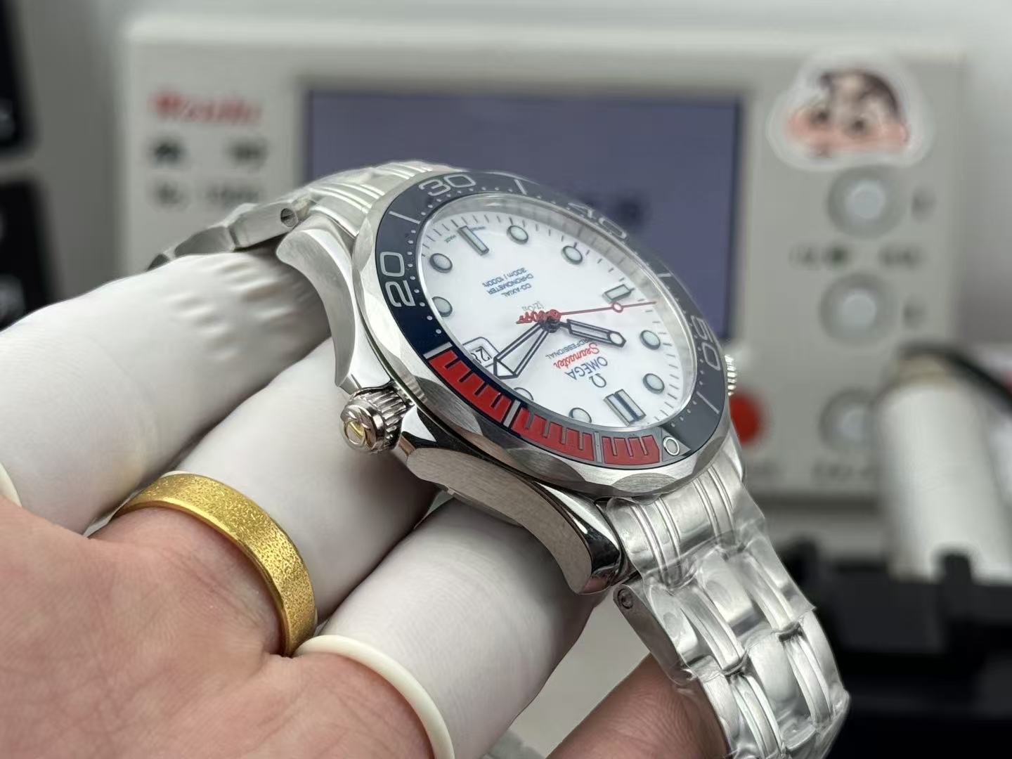 WATCH-OMG-W-003