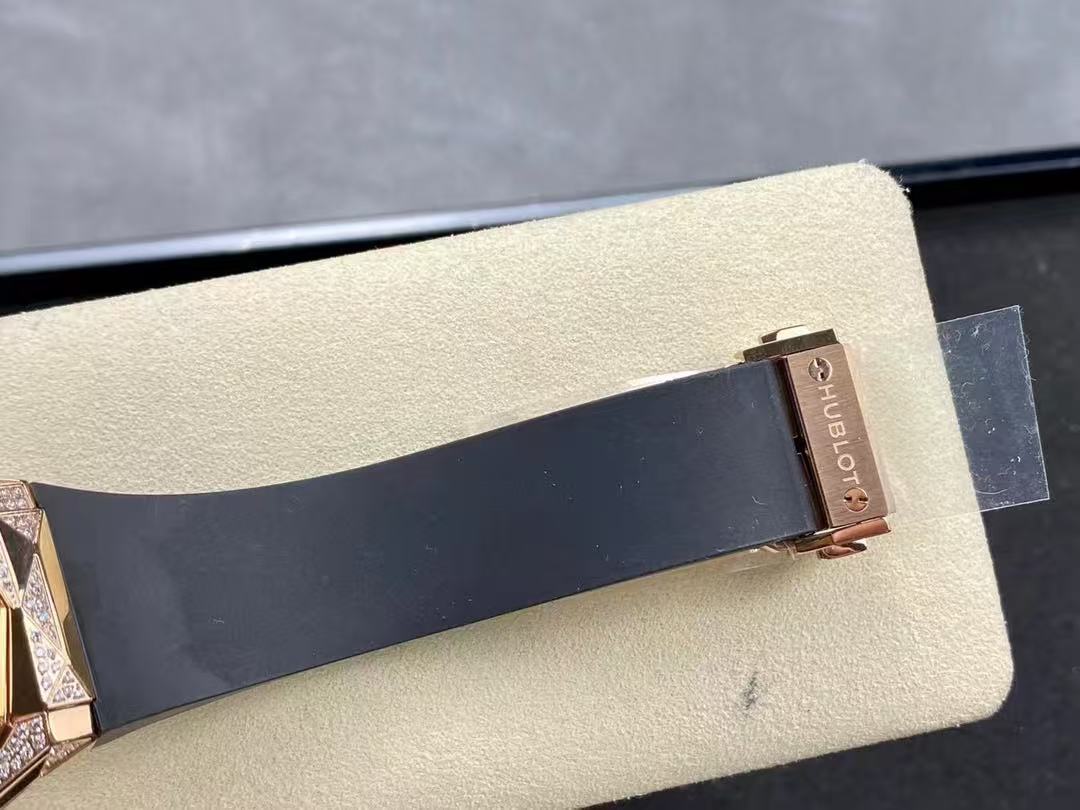 WATCH-HB-W-001