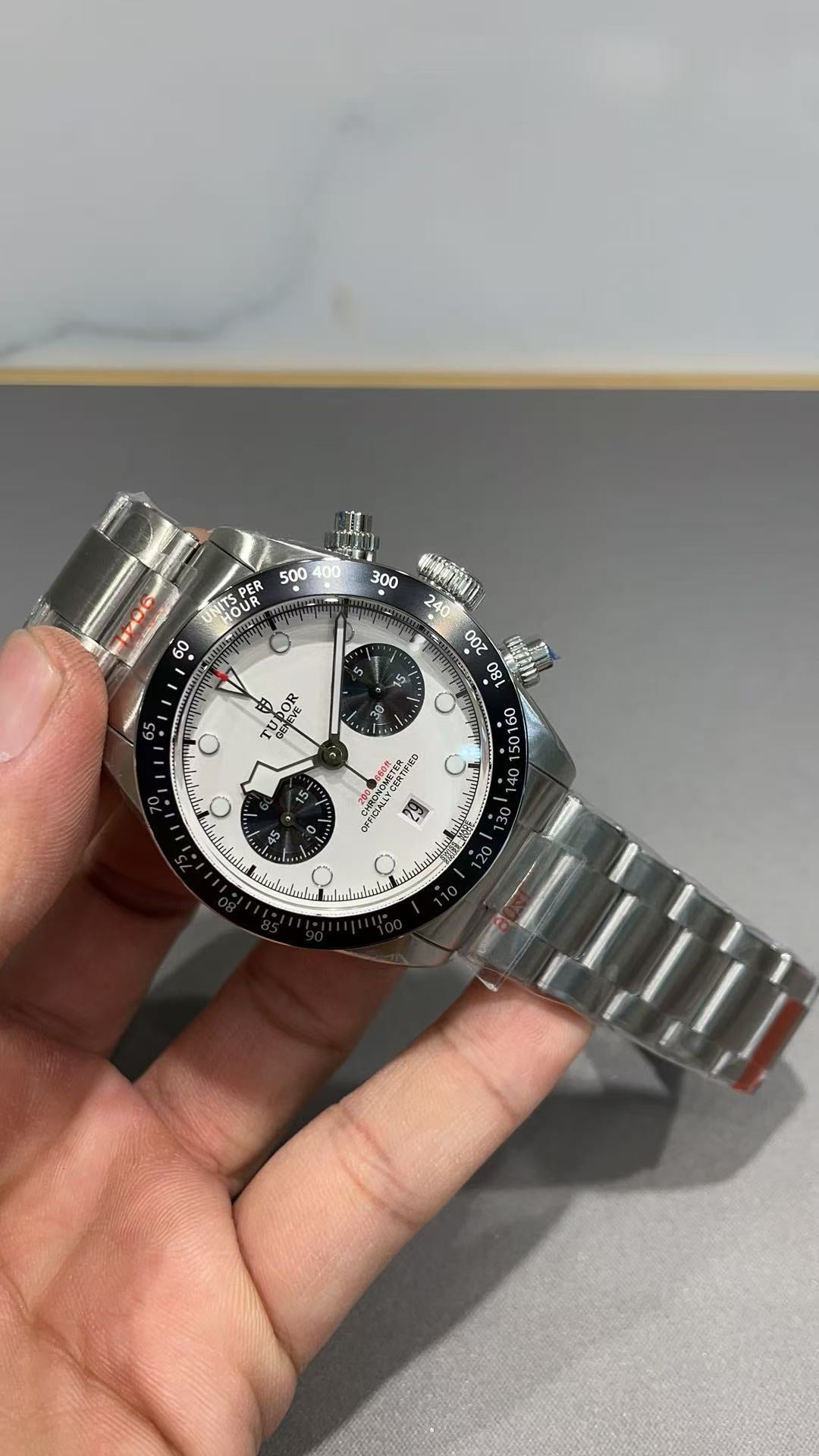 WATCH-DT-W-002