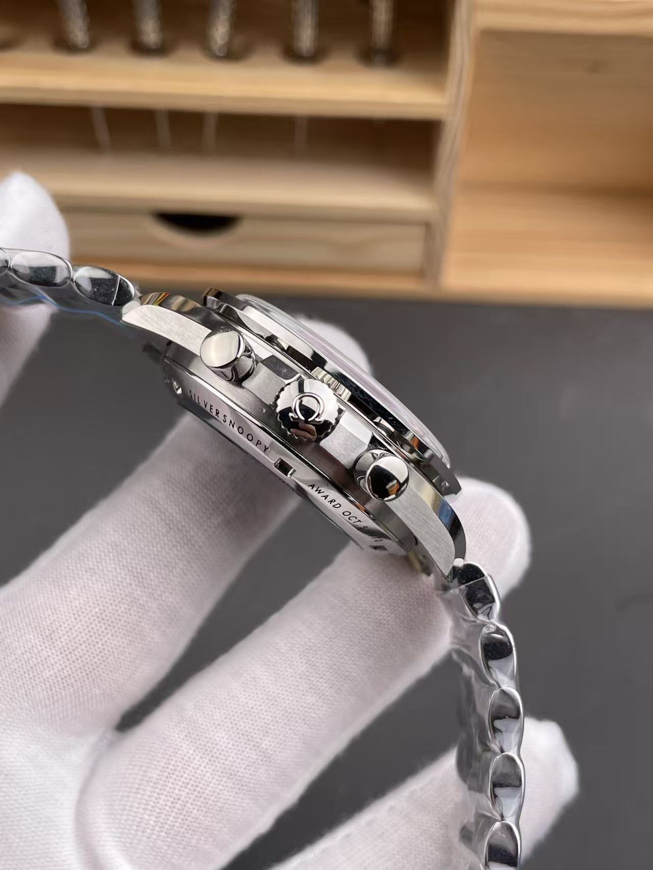 WATCH-OMG-W-001