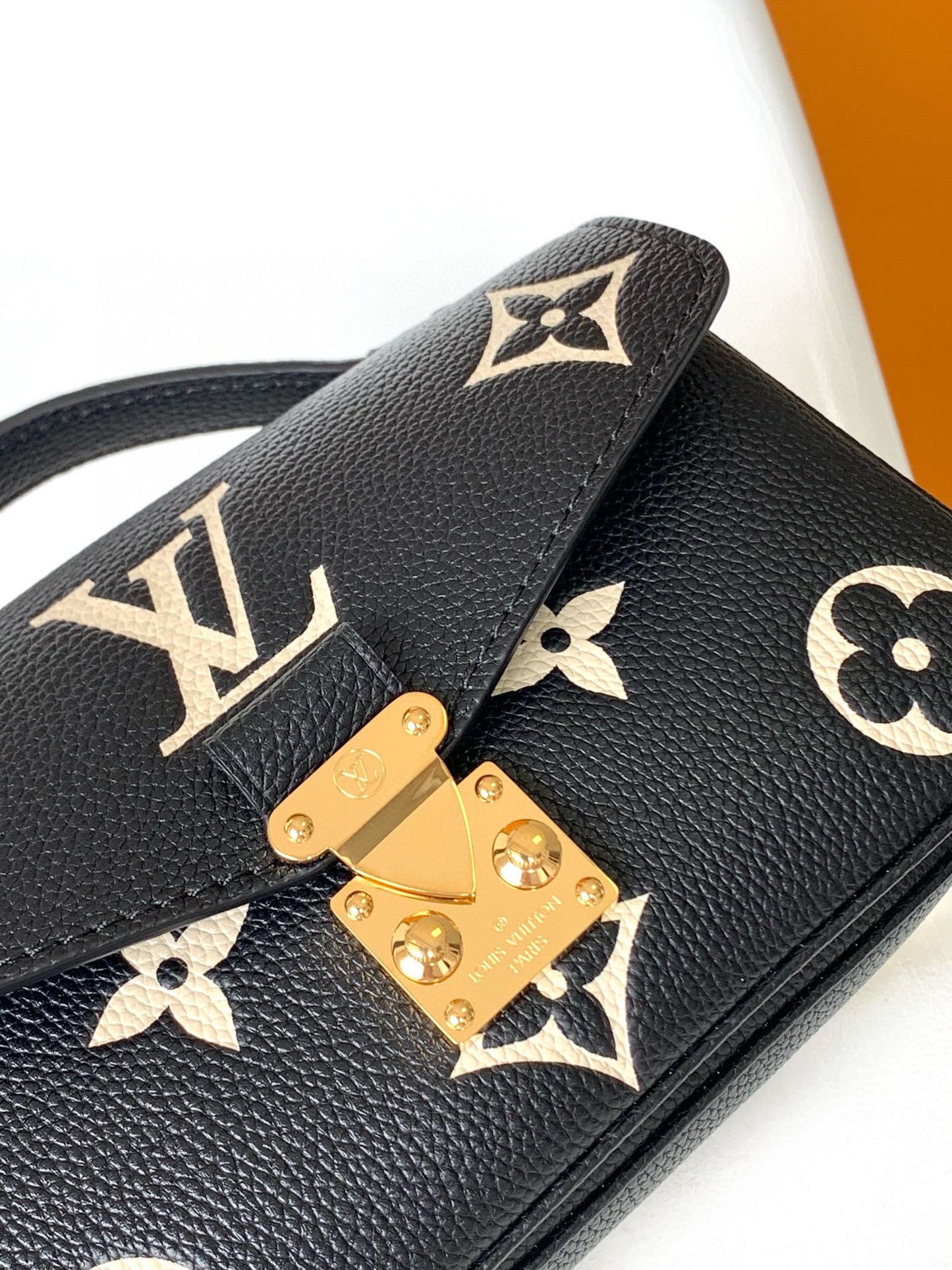 BAG-LV-W-NEW-590