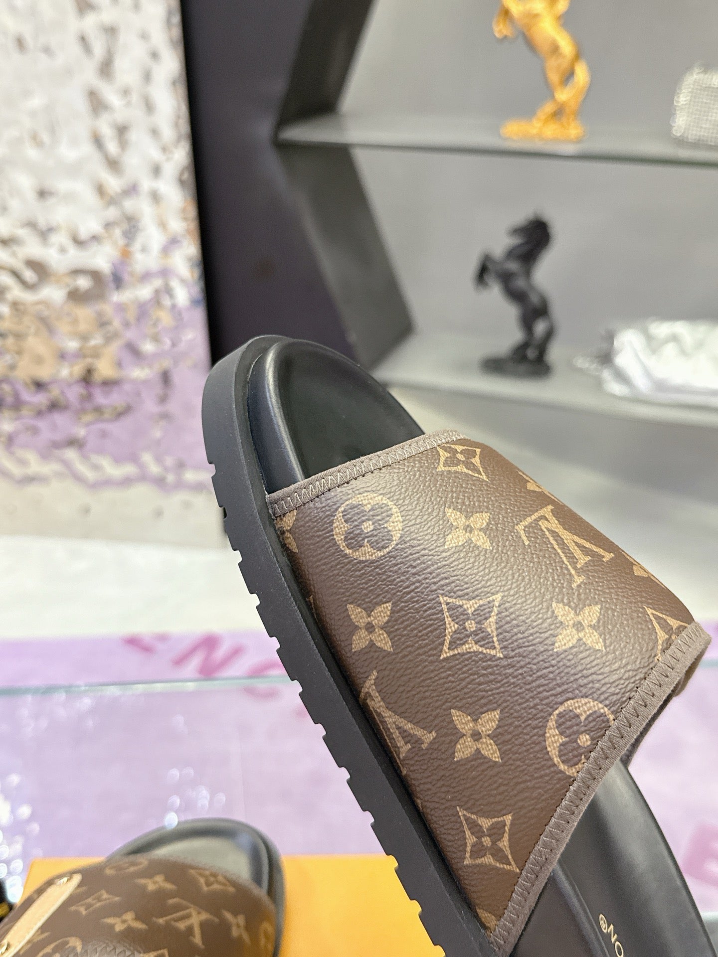 SHOES-LV-LY-600