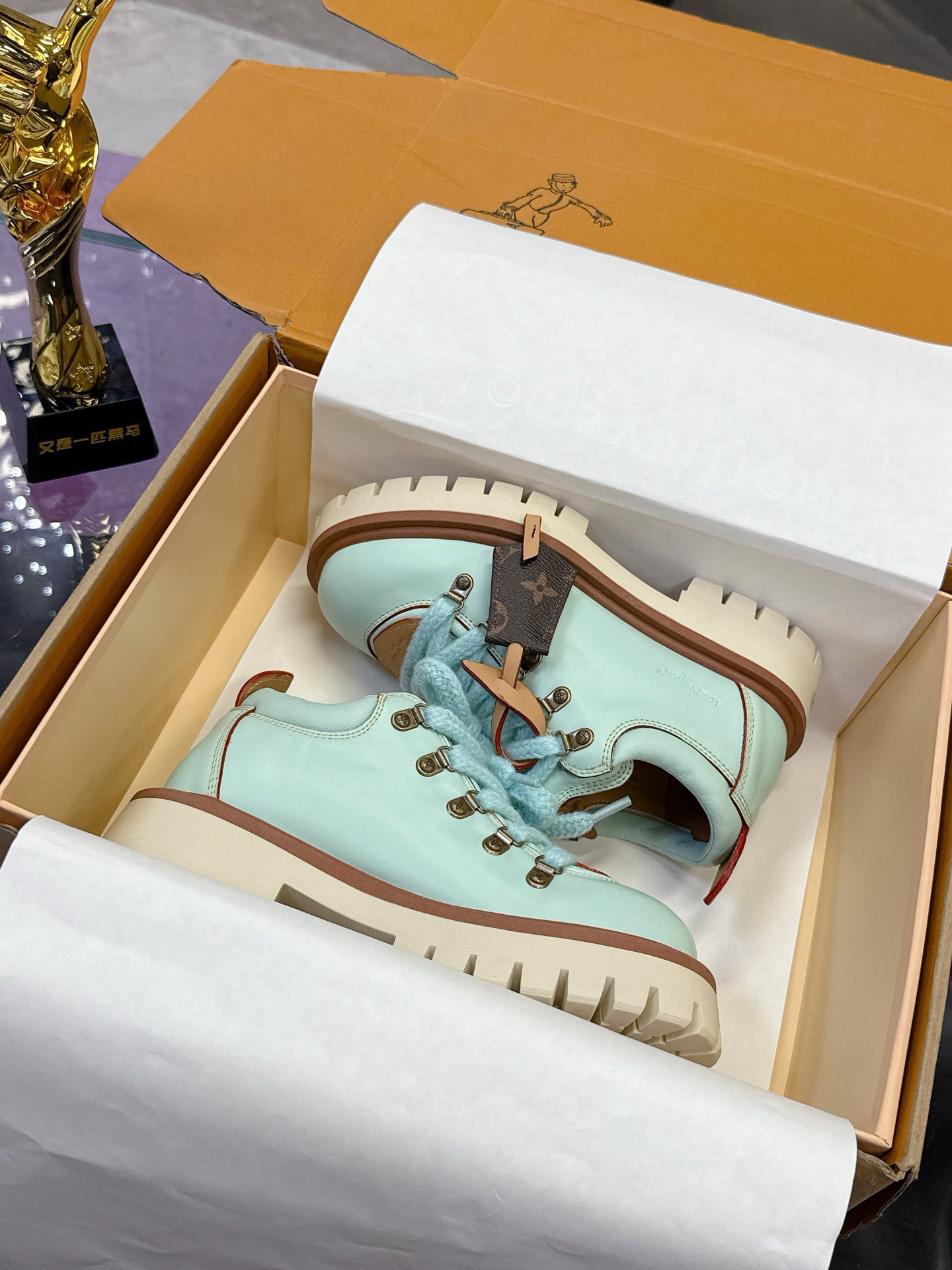 SHOES-LV-LY-570