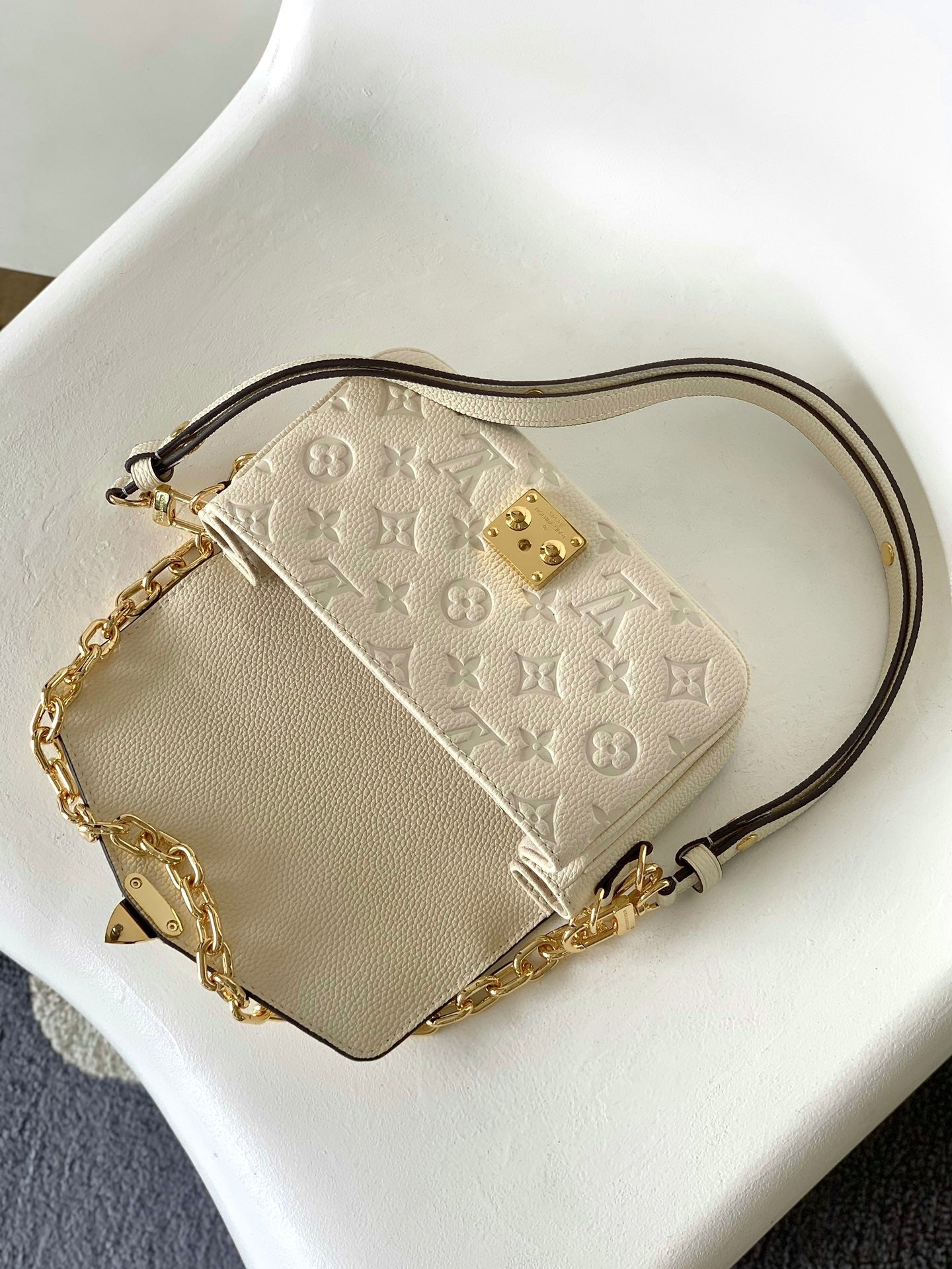 BAG-LV-W-NEW-588