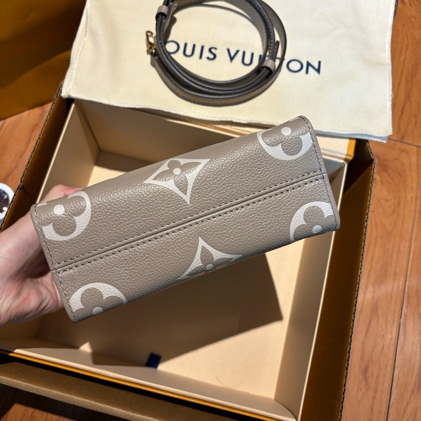 BAG-LV-W-062