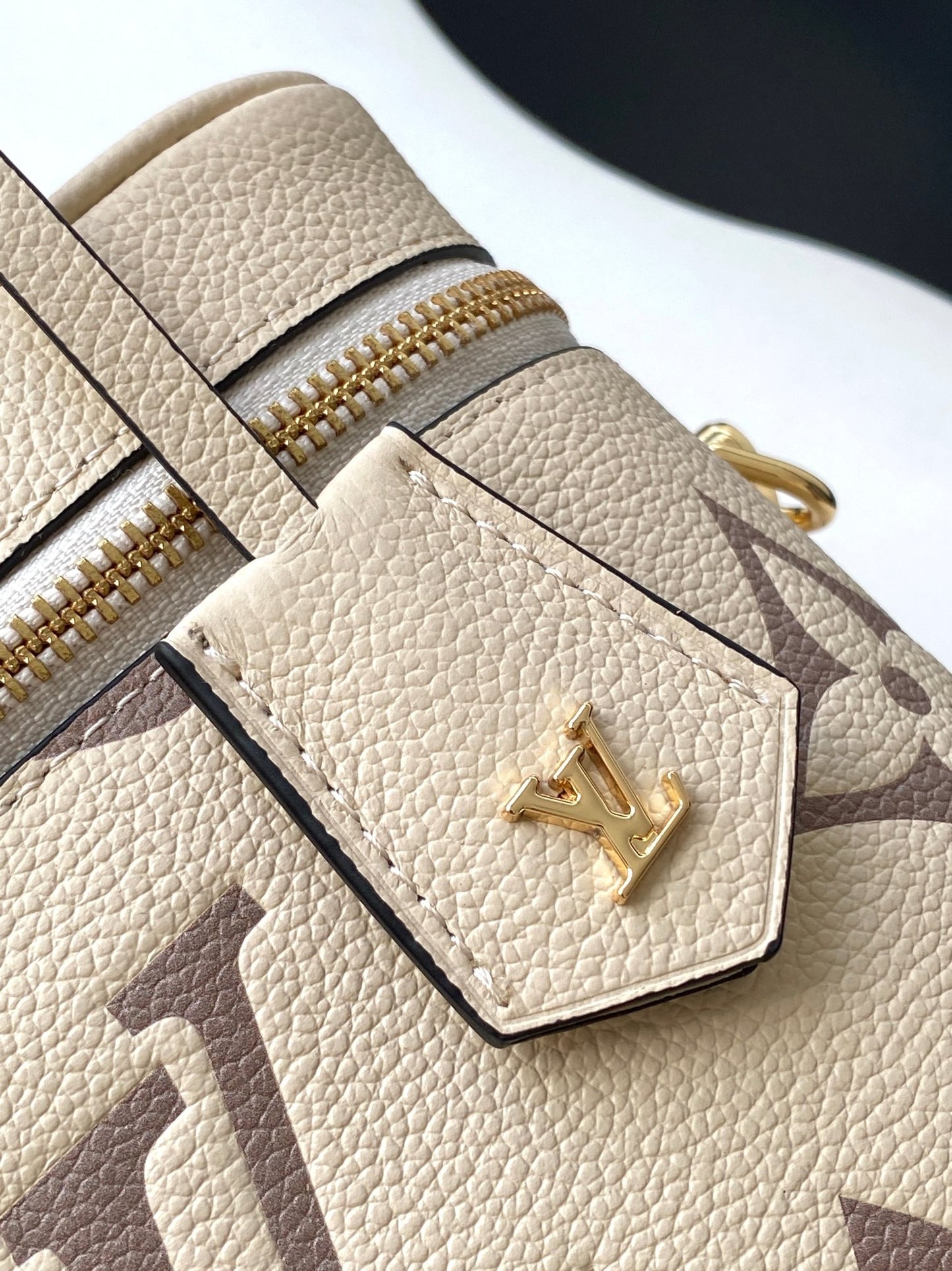BAG-LV-W-069