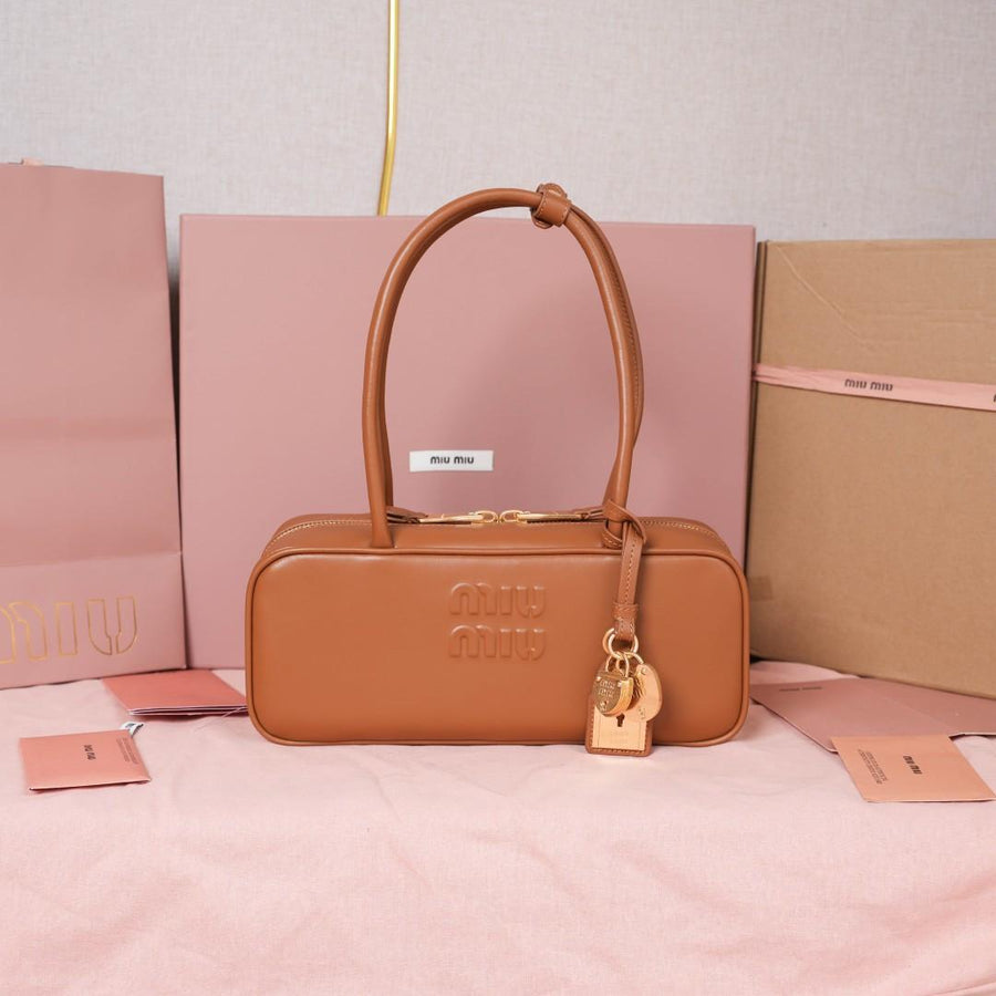 MIU MIU レザーボストンバッグ