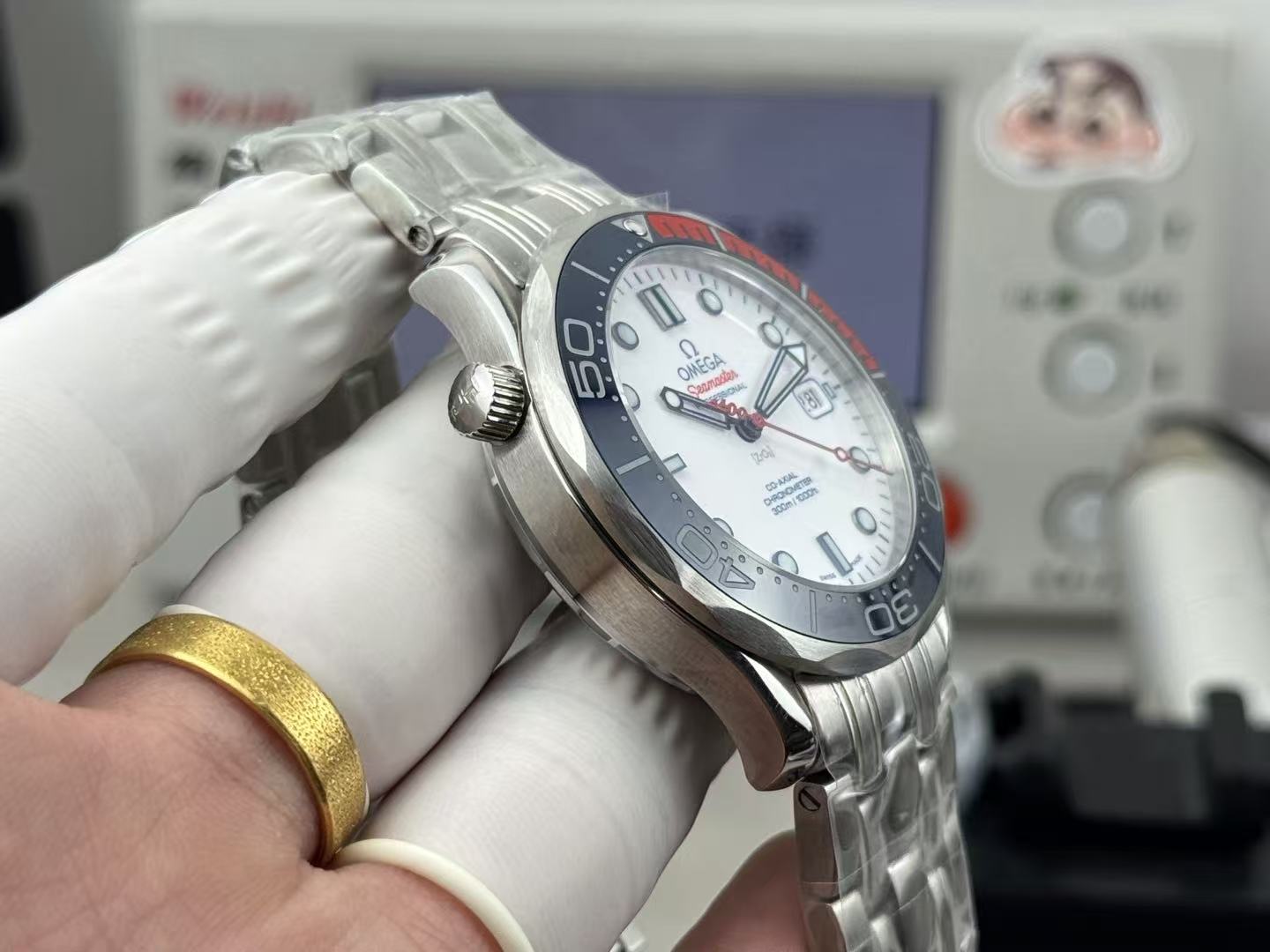 WATCH-OMG-W-003
