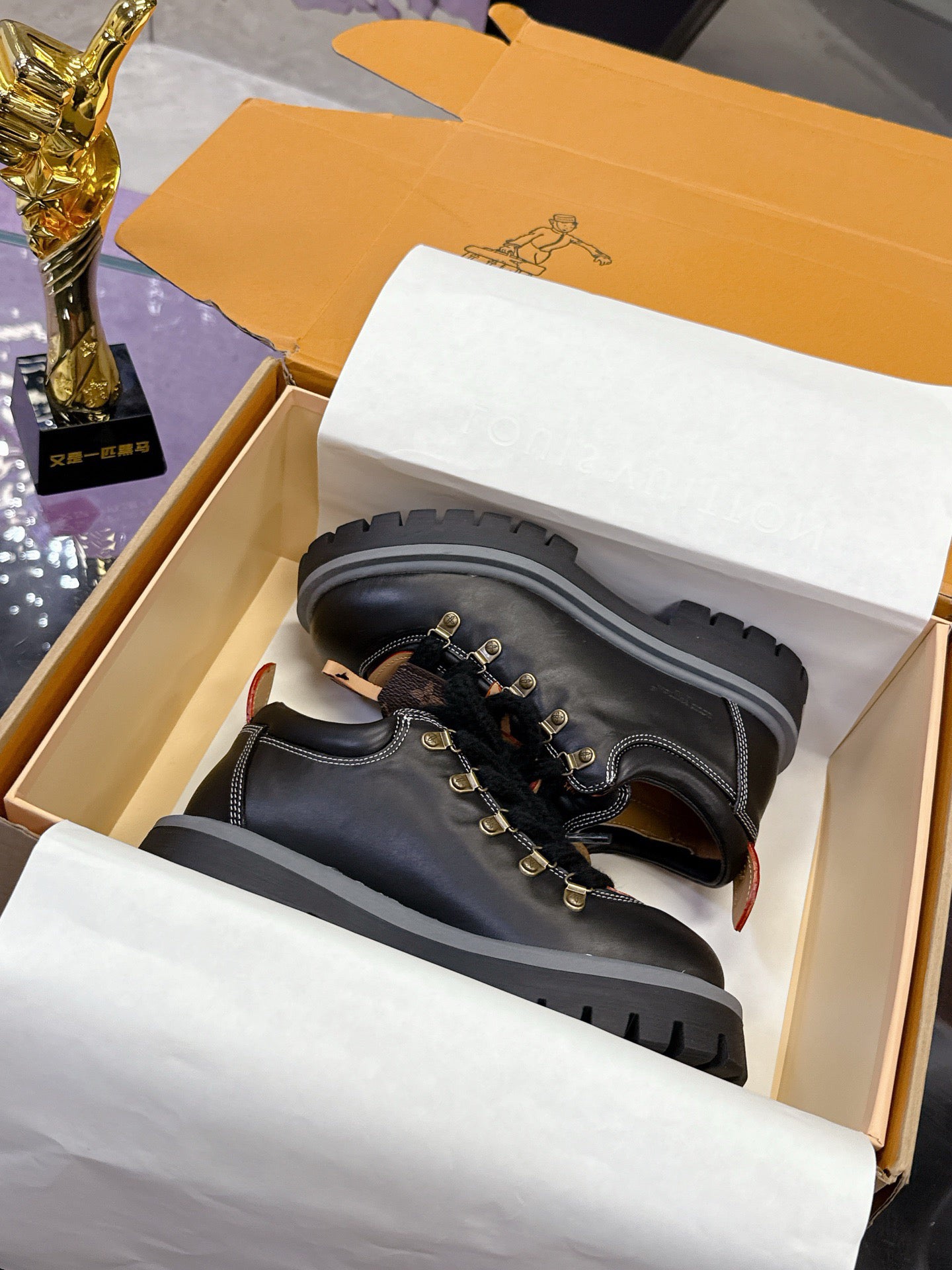 SHOES-LV-LY-556