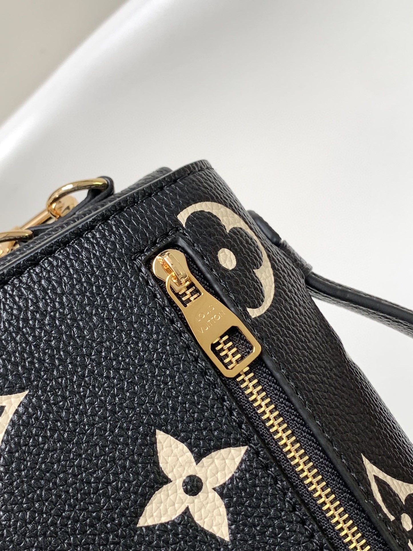 BAG-LV-W-NEW-590