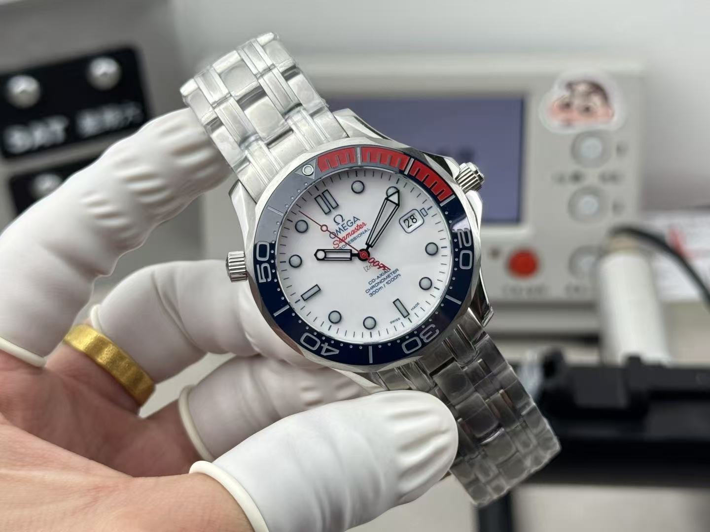 WATCH-OMG-W-003
