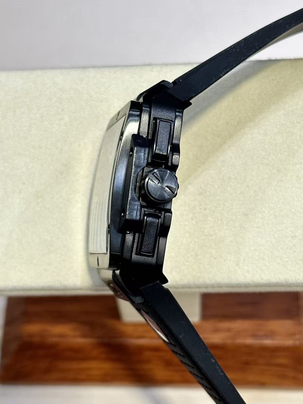 WATCH-HB-W-005