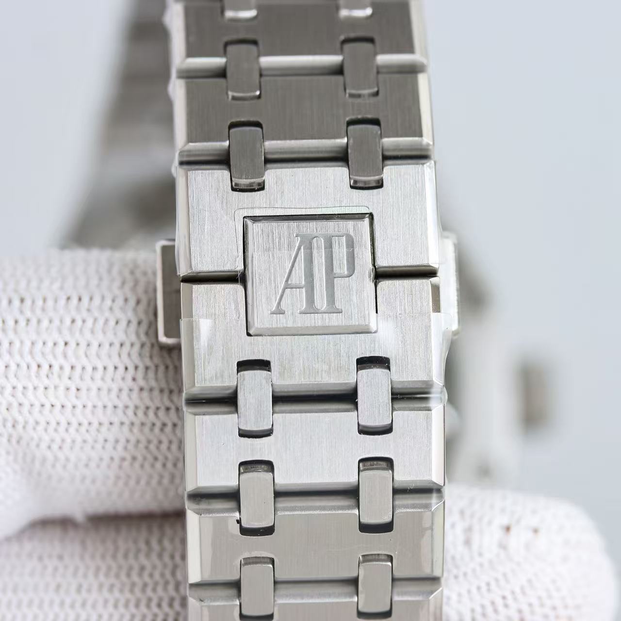 WATCH-AP-W-011