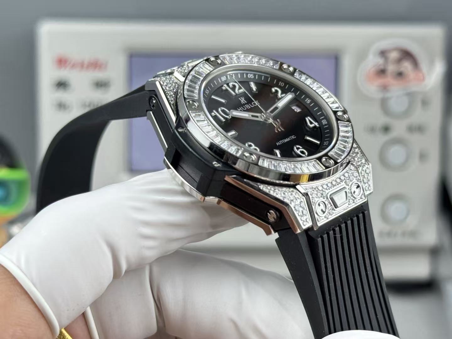 WATCH-HB-W-002