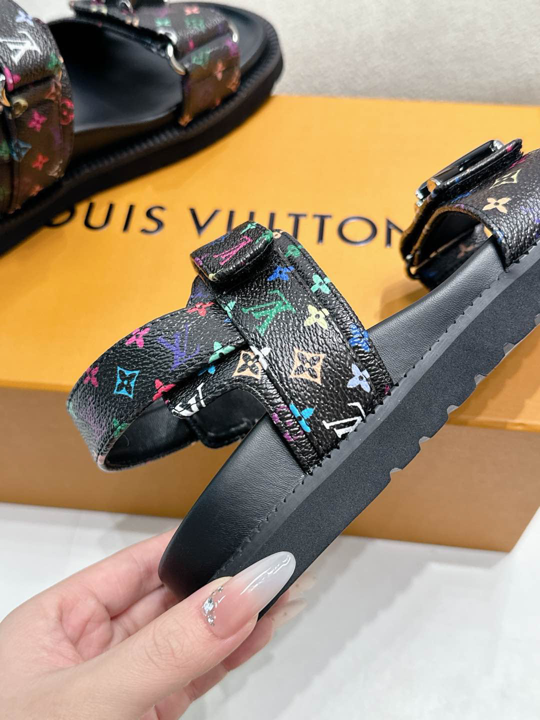 SHOES-LV-LY-095