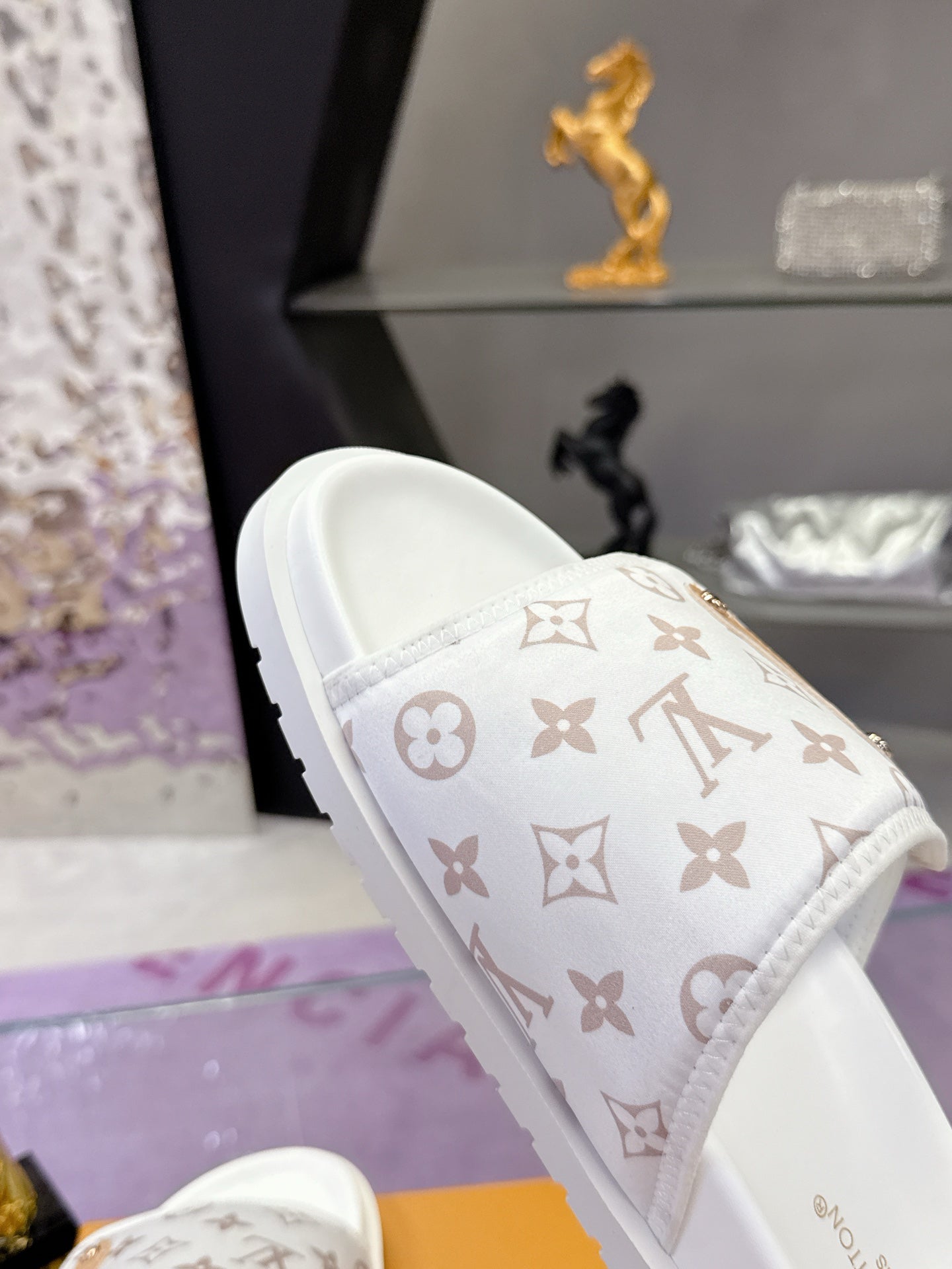 SHOES-LV-LY-019