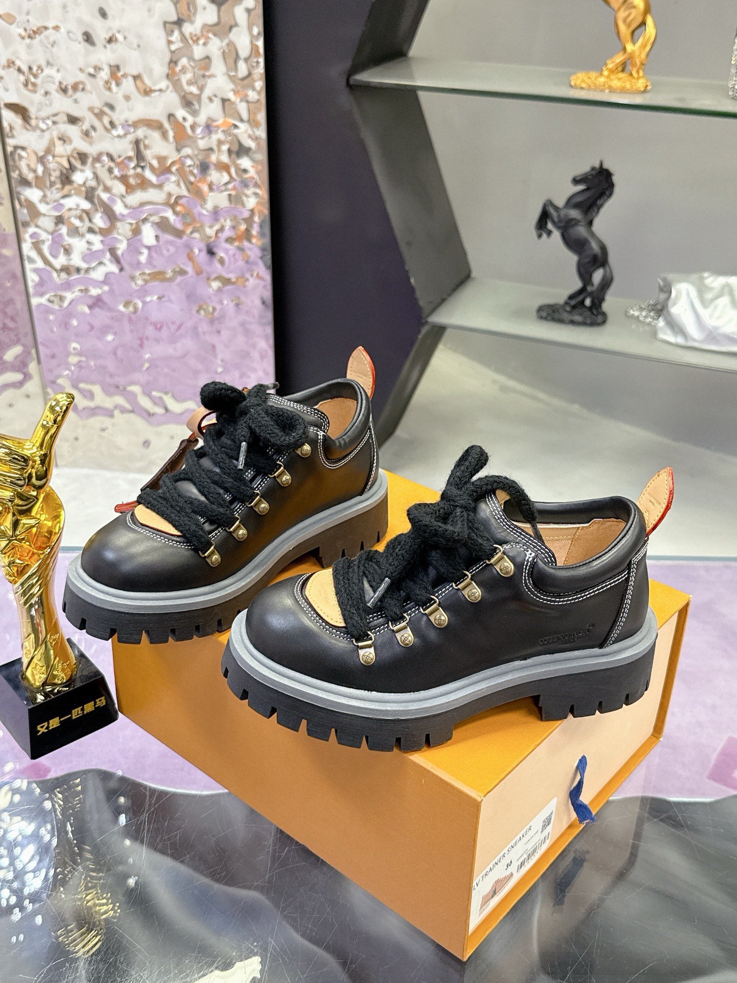 SHOES-LV-LY-556