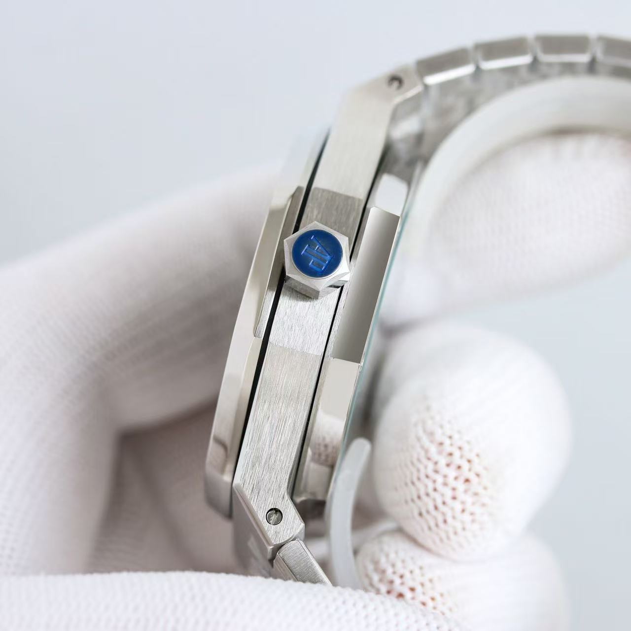 WATCH-AP-W-011