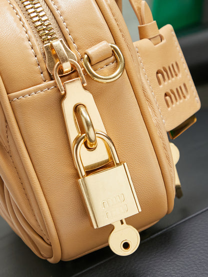 BAG-MIUMIU-LY-004