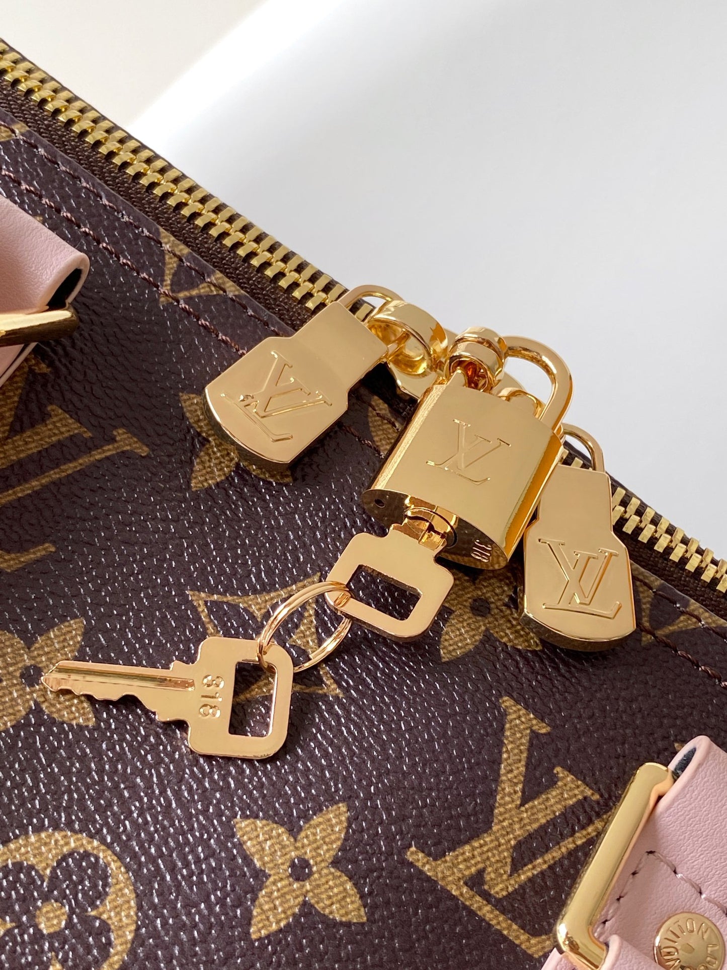 BAG-LV-W-NEW-240